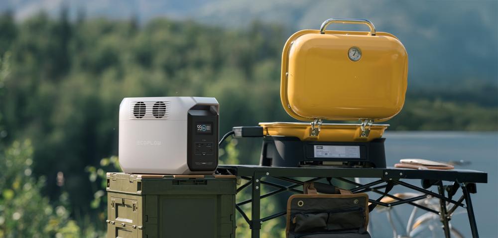 EcoFlow Powerstation versorgt einen Outdoor-Grill mit Strom bei Nutzung im Freien